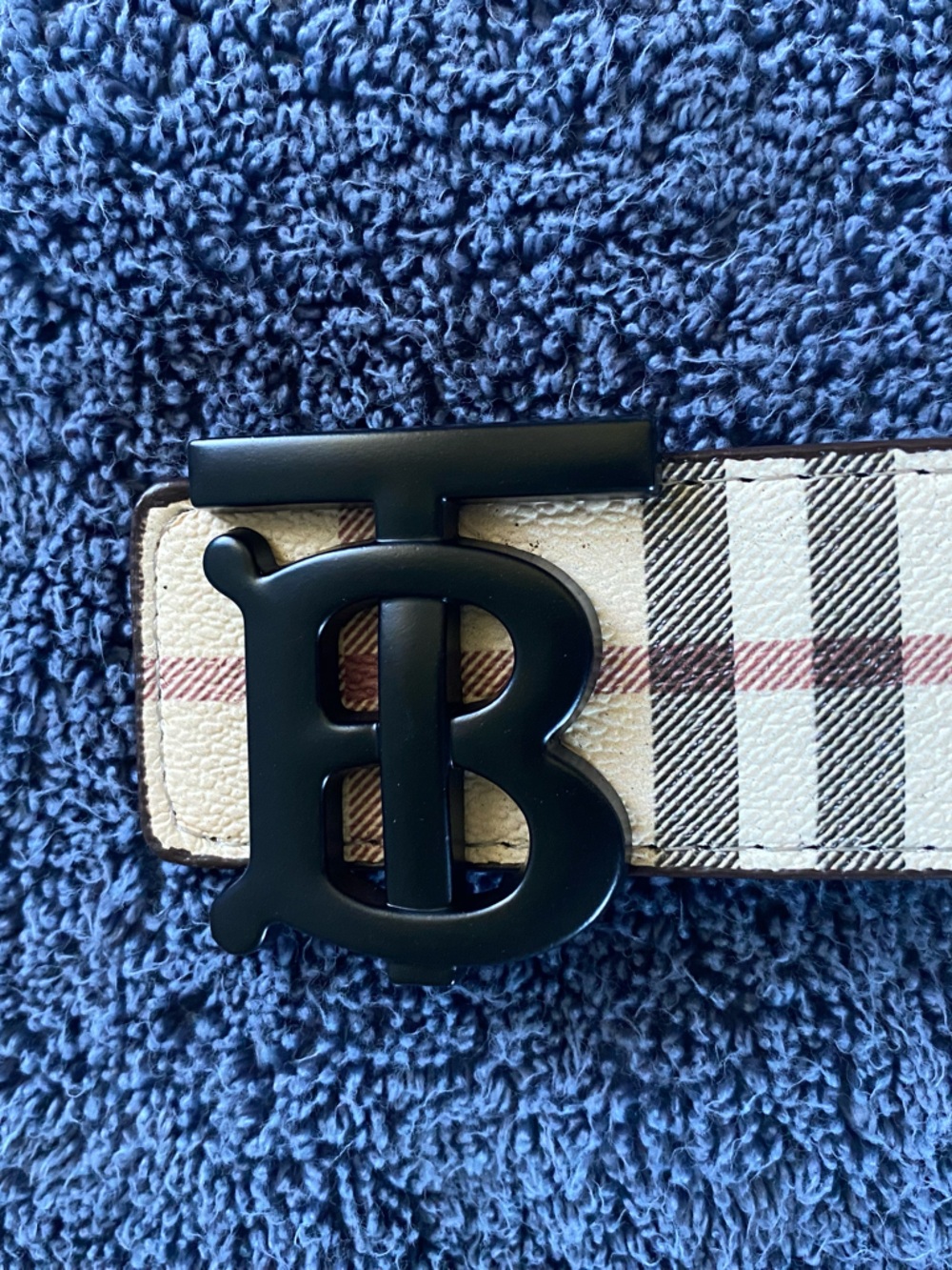 All Black Burberry “B” Buckle. Belt Features Reversible or Classic Print 120cm
